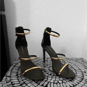 Bebe & Co. Zipper Back Heels